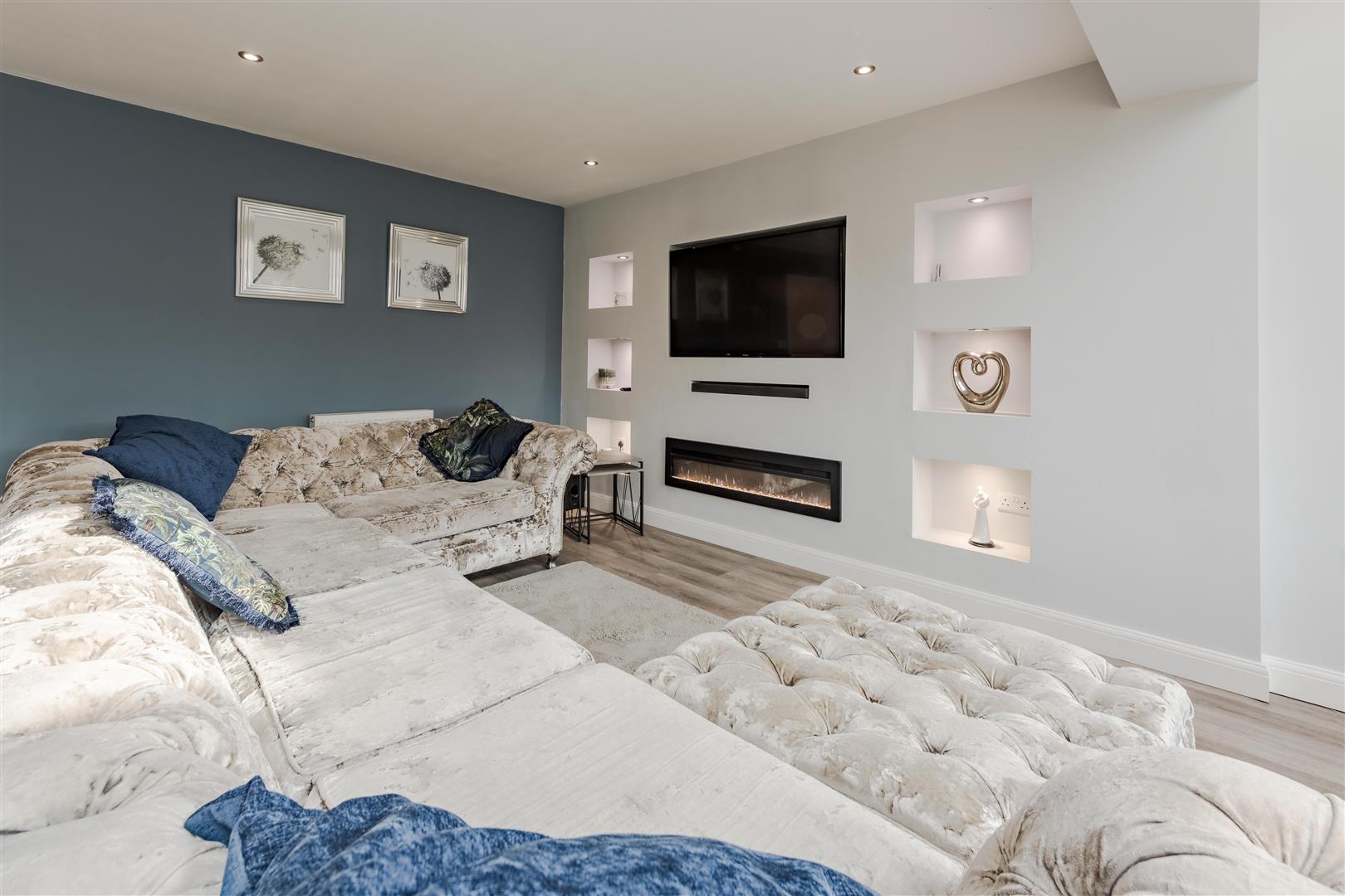 4 bed property in Shrubbery Gardens, Kidderminster
